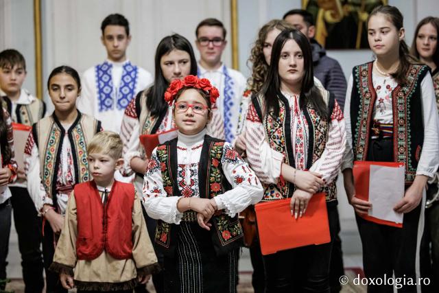 Corul „Glas de îngeri” – Colindători la Reședința Mitropolitană 2025
