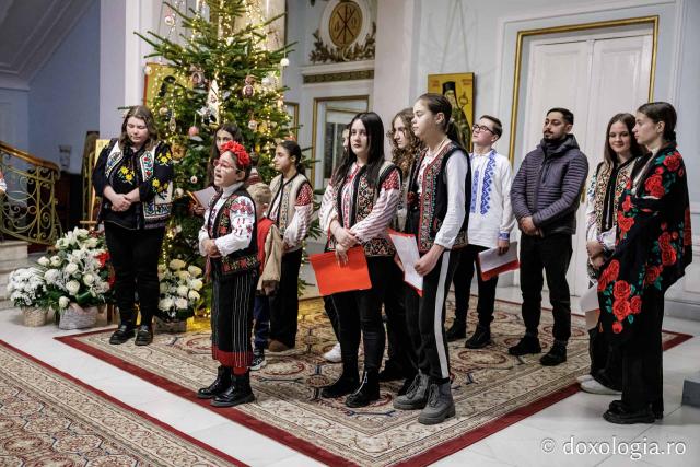 Corul „Glas de îngeri” – Colindători la Reședința Mitropolitană 2025