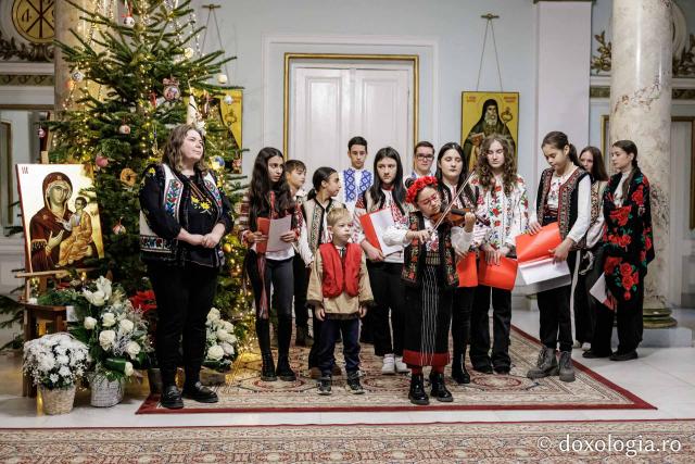 Corul „Glas de îngeri” – Colindători la Reședința Mitropolitană 2025