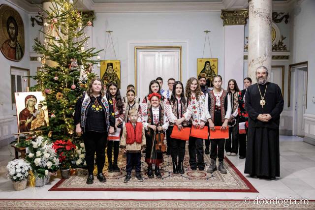 Corul „Glas de îngeri” – Colindători la Reședința Mitropolitană 2025