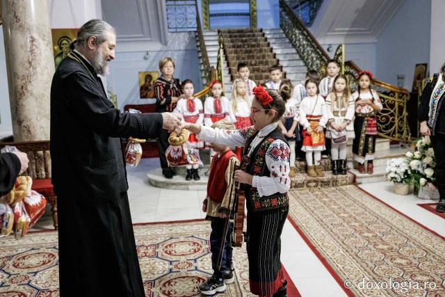 Corul „Glas de îngeri” – Colindători la Reședința Mitropolitană 2025