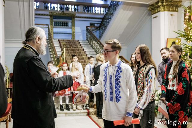 Corul „Glas de îngeri” – Colindători la Reședința Mitropolitană 2025