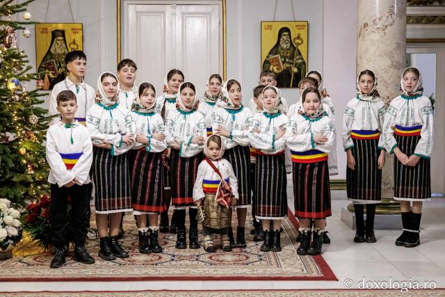 Corul Primăriei Todirești – Colindători la Reședința Mitropolitană 2025