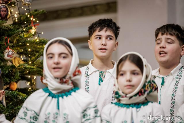 Corul Primăriei Todirești – Colindători la Reședința Mitropolitană 2025