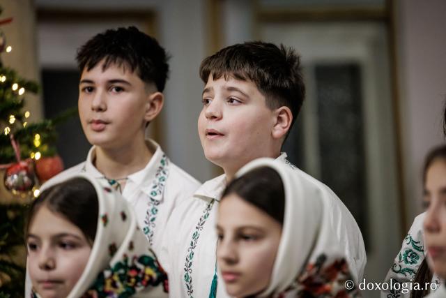 Corul Primăriei Todirești – Colindători la Reședința Mitropolitană 2025