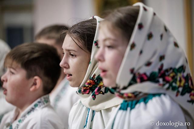 Corul Primăriei Todirești – Colindători la Reședința Mitropolitană 2025