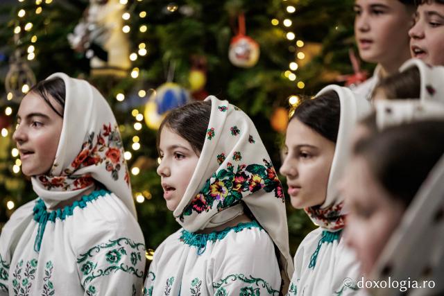 Corul Primăriei Todirești – Colindători la Reședința Mitropolitană 2025