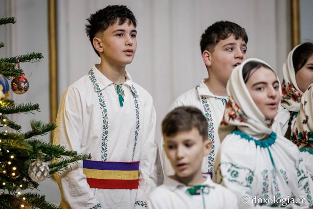 Corul Primăriei Todirești – Colindători la Reședința Mitropolitană 2025