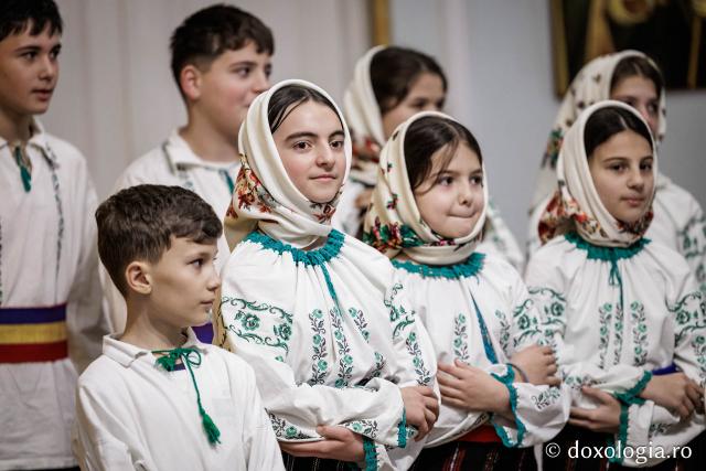 Corul Primăriei Todirești – Colindători la Reședința Mitropolitană 2025