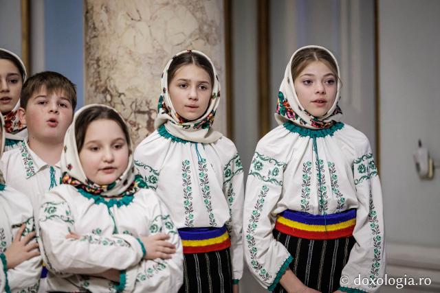 Corul Primăriei Todirești – Colindători la Reședința Mitropolitană 2025