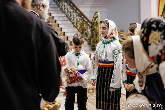 Corul Primăriei Todirești – Colindători la Reședința Mitropolitană 2025