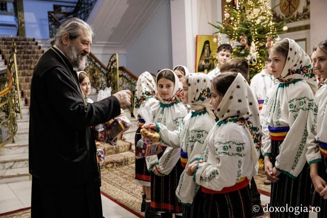 Corul Primăriei Todirești – Colindători la Reședința Mitropolitană 2025