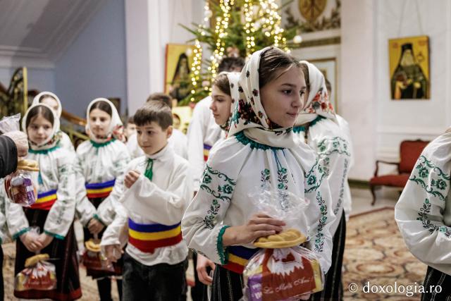 Corul Primăriei Todirești – Colindători la Reședința Mitropolitană 2025