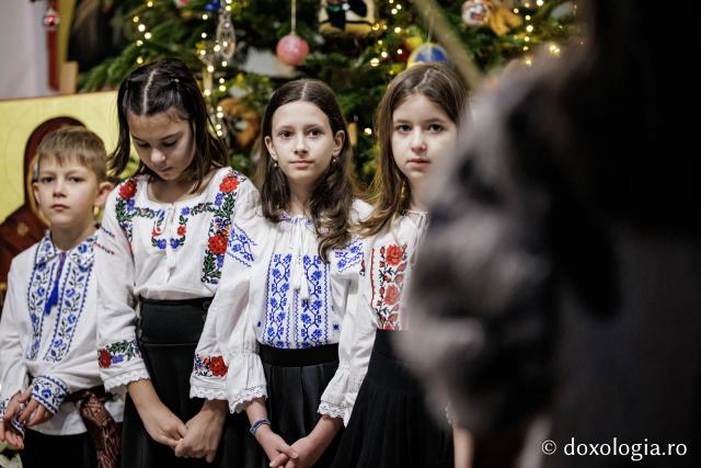 Școala „Varlaam Mitropolitul” – Colindători la Reședința Mitropolitană 2025