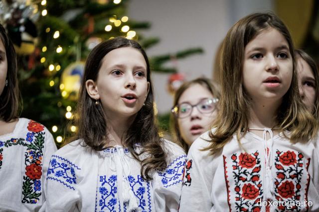 Școala „Varlaam Mitropolitul” – Colindători la Reședința Mitropolitană 2025