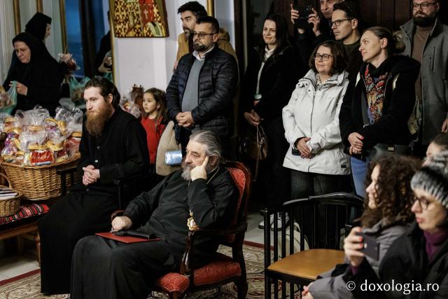 Școala „Varlaam Mitropolitul” – Colindători la Reședința Mitropolitană 2025