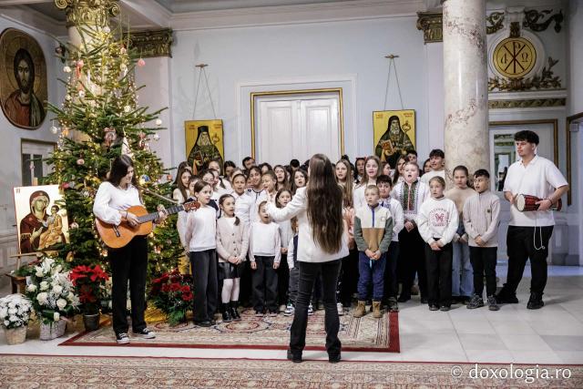 Parohia Voinești II – Colindători la Reședința Mitropolitană 2025