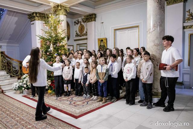 Parohia Voinești II – Colindători la Reședința Mitropolitană 2025
