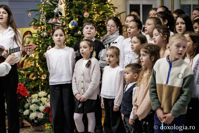 Parohia Voinești II – Colindători la Reședința Mitropolitană 2025