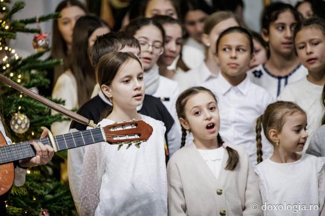 Parohia Voinești II – Colindători la Reședința Mitropolitană 2025