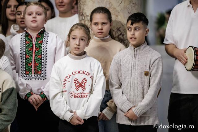 Parohia Voinești II – Colindători la Reședința Mitropolitană 2025