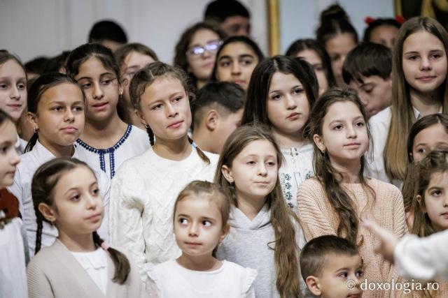 Parohia Voinești II – Colindători la Reședința Mitropolitană 2025