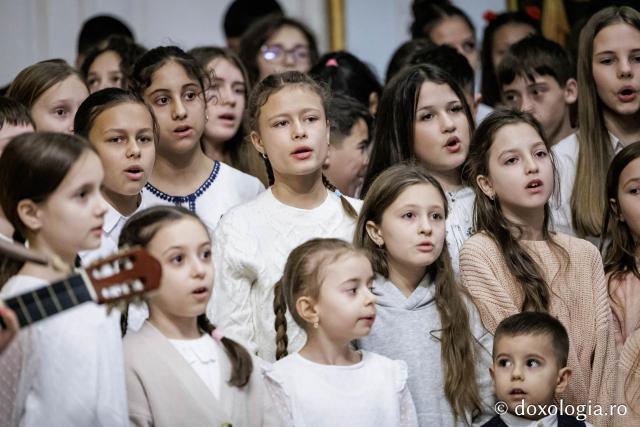 Parohia Voinești II – Colindători la Reședința Mitropolitană 2025