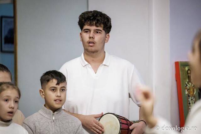 Parohia Voinești II – Colindători la Reședința Mitropolitană 2025