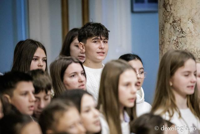 Parohia Voinești II – Colindători la Reședința Mitropolitană 2025