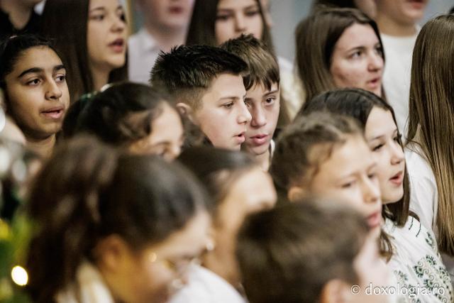 Parohia Voinești II – Colindători la Reședința Mitropolitană 2025