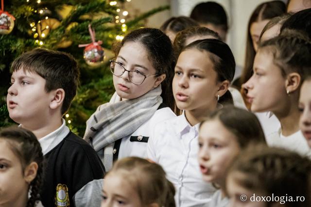 Parohia Voinești II – Colindători la Reședința Mitropolitană 2025