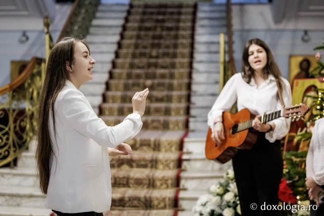 Parohia Voinești II – Colindători la Reședința Mitropolitană 2025