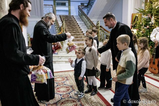 Parohia Voinești II – Colindători la Reședința Mitropolitană 2025