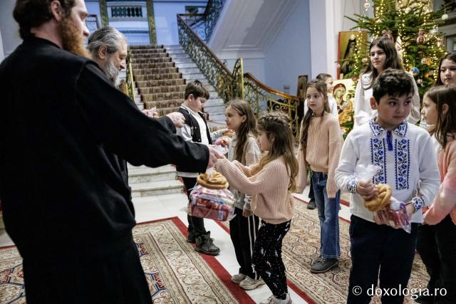 Parohia Voinești II – Colindători la Reședința Mitropolitană 2025