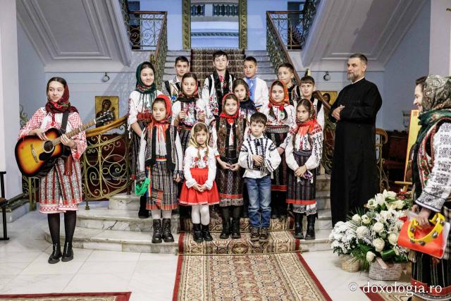 Parohia Boboiești din Tg. Neamț – Colindători la Reședința Mitropolitană 2025