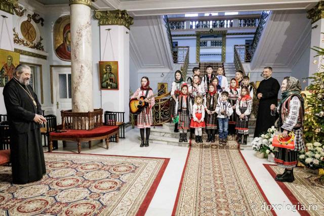 Parohia Boboiești din Tg. Neamț – Colindători la Reședința Mitropolitană 2025