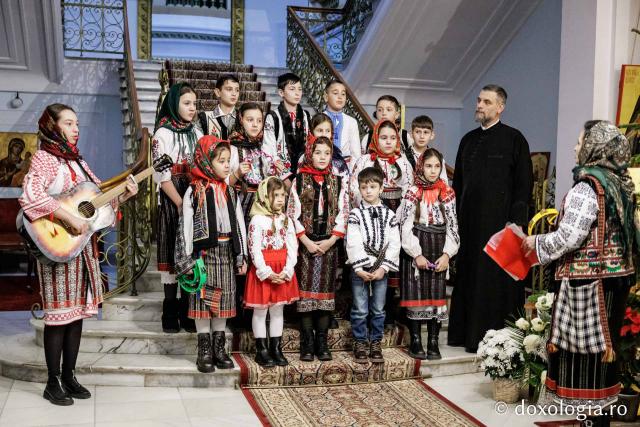 Parohia Boboiești din Tg. Neamț – Colindători la Reședința Mitropolitană 2025