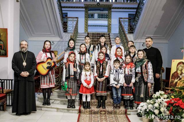 Parohia Boboiești din Tg. Neamț – Colindători la Reședința Mitropolitană 2025