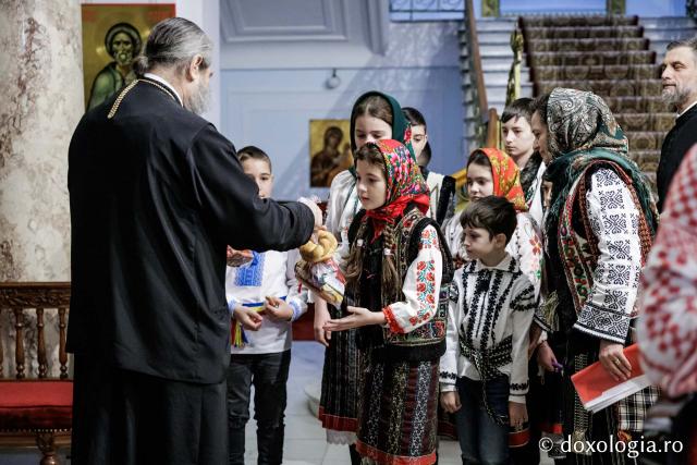 Parohia Boboiești din Tg. Neamț – Colindători la Reședința Mitropolitană 2025
