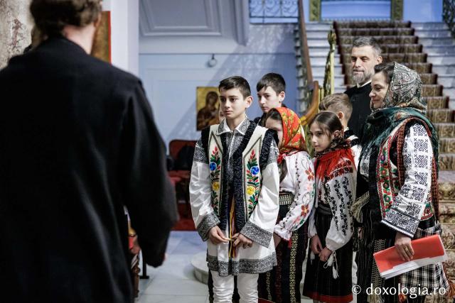 Parohia Boboiești din Tg. Neamț – Colindători la Reședința Mitropolitană 2025