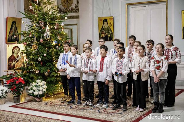 Școala Perieni – Colindători la Reședința Mitropolitană 2025
