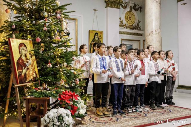 Școala Perieni – Colindători la Reședința Mitropolitană 2025