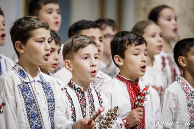 Școala Perieni – Colindători la Reședința Mitropolitană 2025