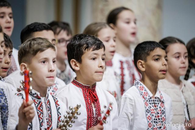 Școala Perieni – Colindători la Reședința Mitropolitană 2025