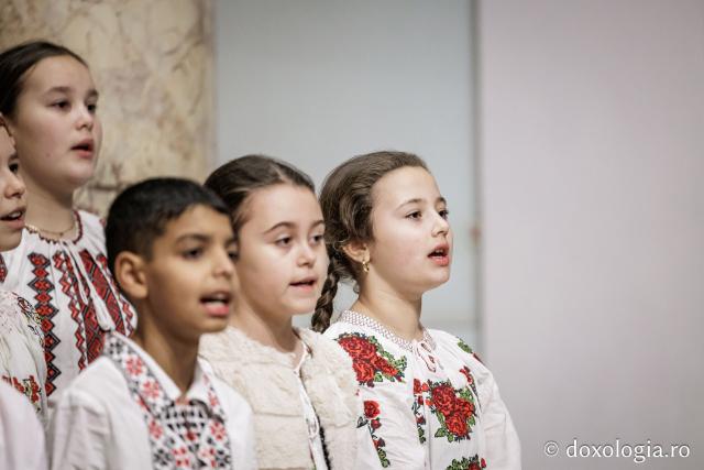 Școala Perieni – Colindători la Reședința Mitropolitană 2025