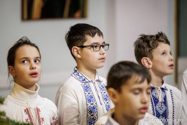 Școala Perieni – Colindători la Reședința Mitropolitană 2025