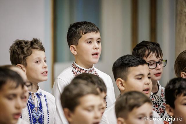 Școala Perieni – Colindători la Reședința Mitropolitană 2025