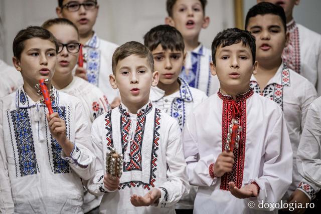 Școala Perieni – Colindători la Reședința Mitropolitană 2025