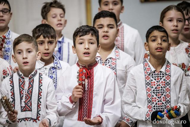 Școala Perieni – Colindători la Reședința Mitropolitană 2025