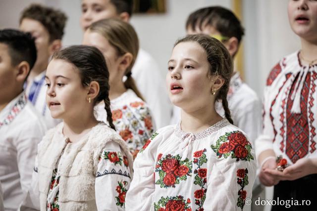 Școala Perieni – Colindători la Reședința Mitropolitană 2025